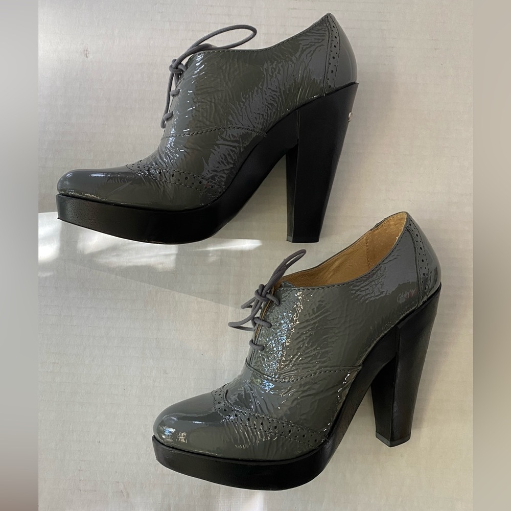 Micheal Micheal Kors grey patent leather lace up platform spectators - Picture 12 of 15
